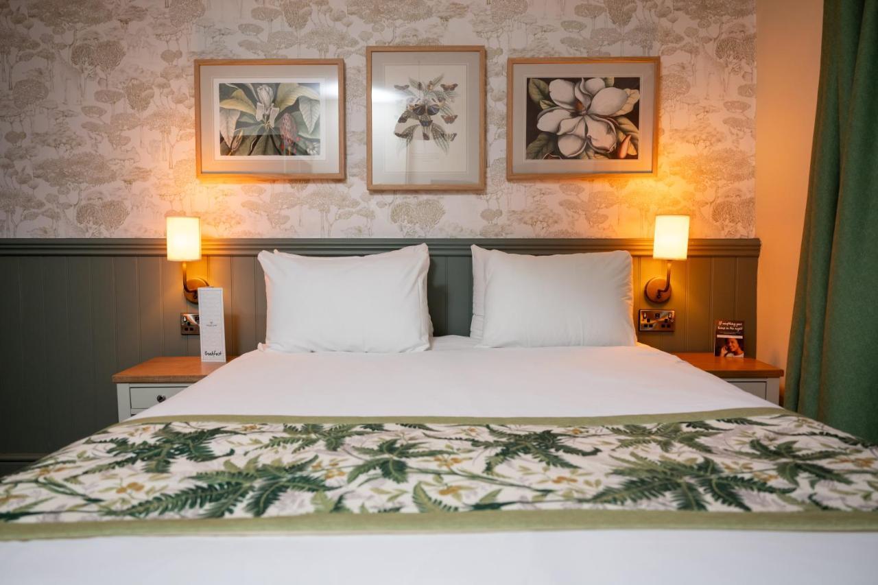 Rockingham Arms By Greene King Inns Wentworth  エクステリア 写真