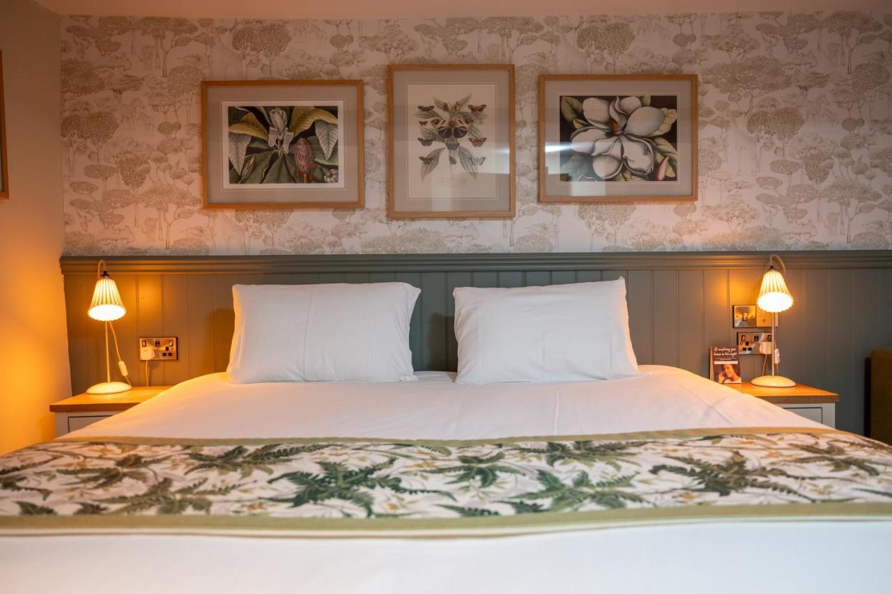 Rockingham Arms By Greene King Inns Wentworth  エクステリア 写真
