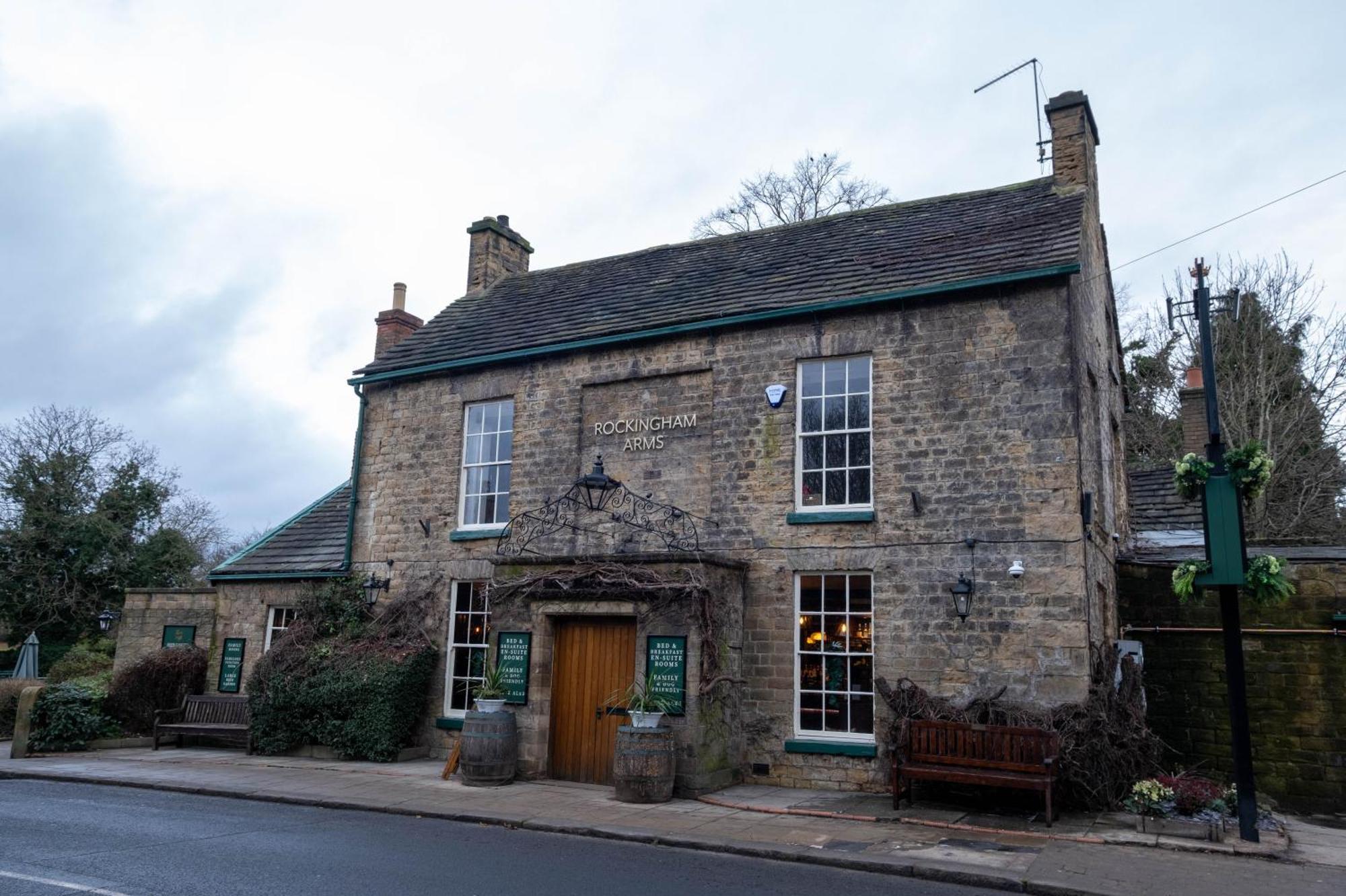 Rockingham Arms By Greene King Inns Wentworth  エクステリア 写真