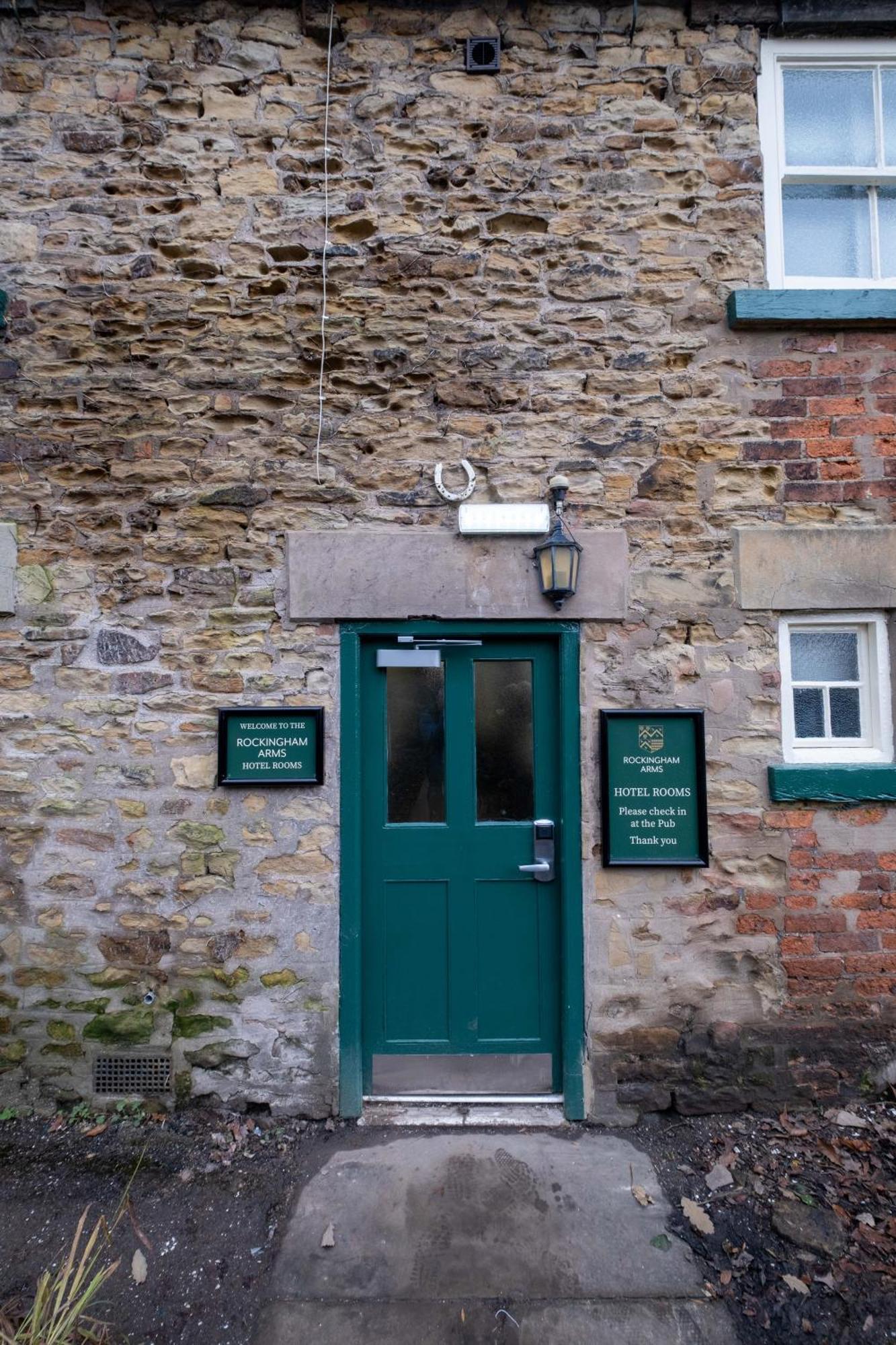 Rockingham Arms By Greene King Inns Wentworth  エクステリア 写真