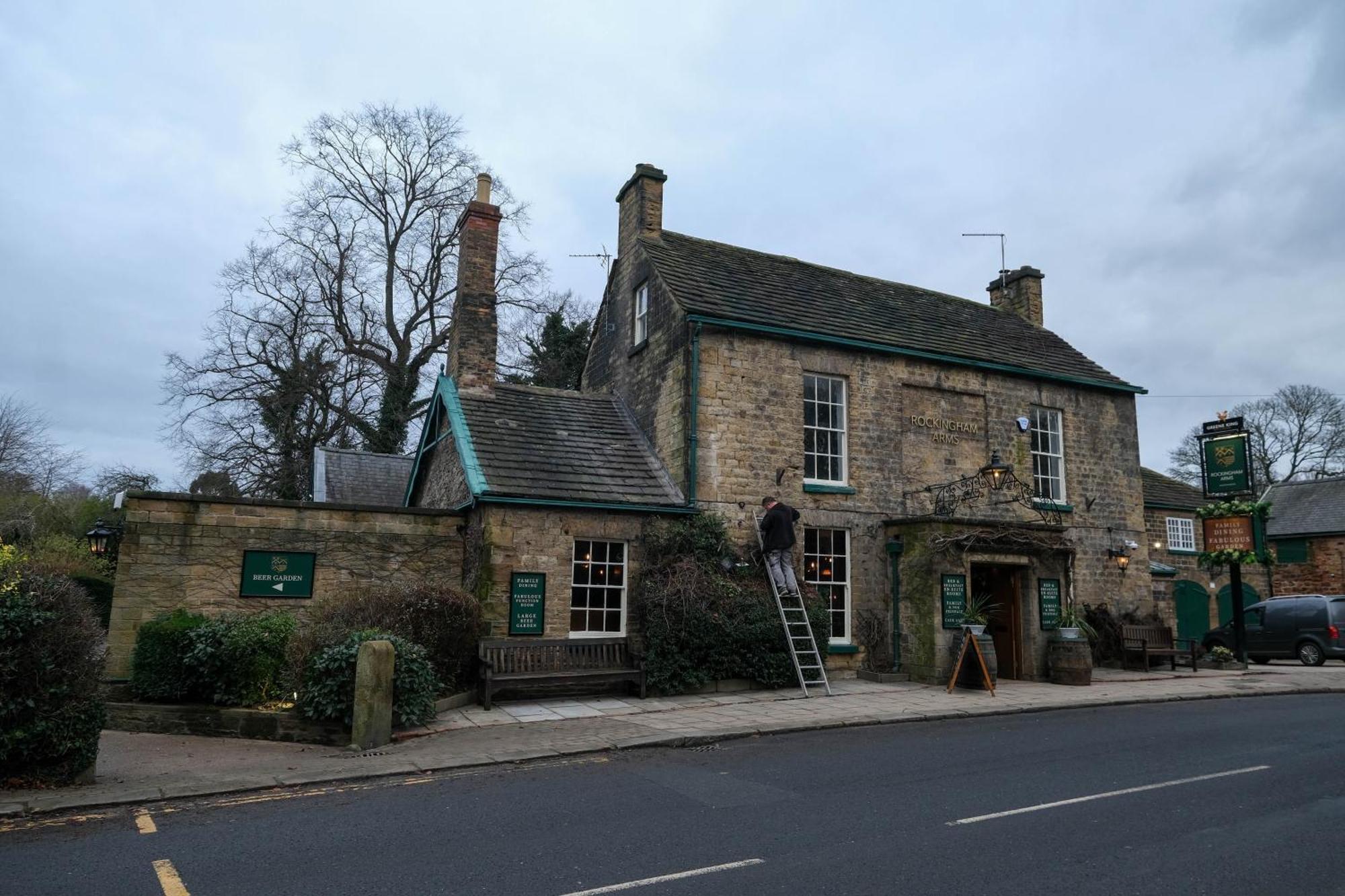 Rockingham Arms By Greene King Inns Wentworth  エクステリア 写真