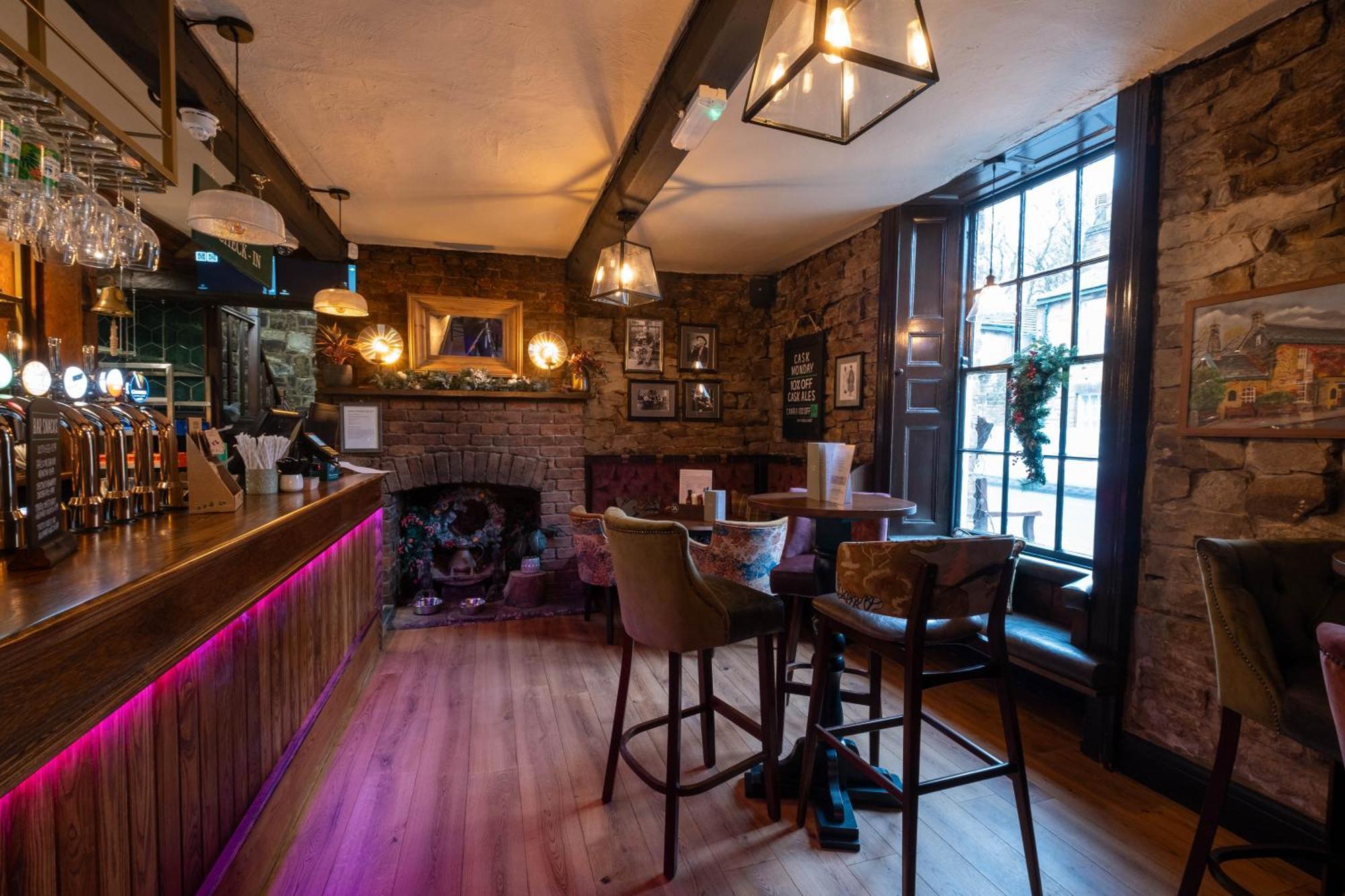 Rockingham Arms By Greene King Inns Wentworth  エクステリア 写真