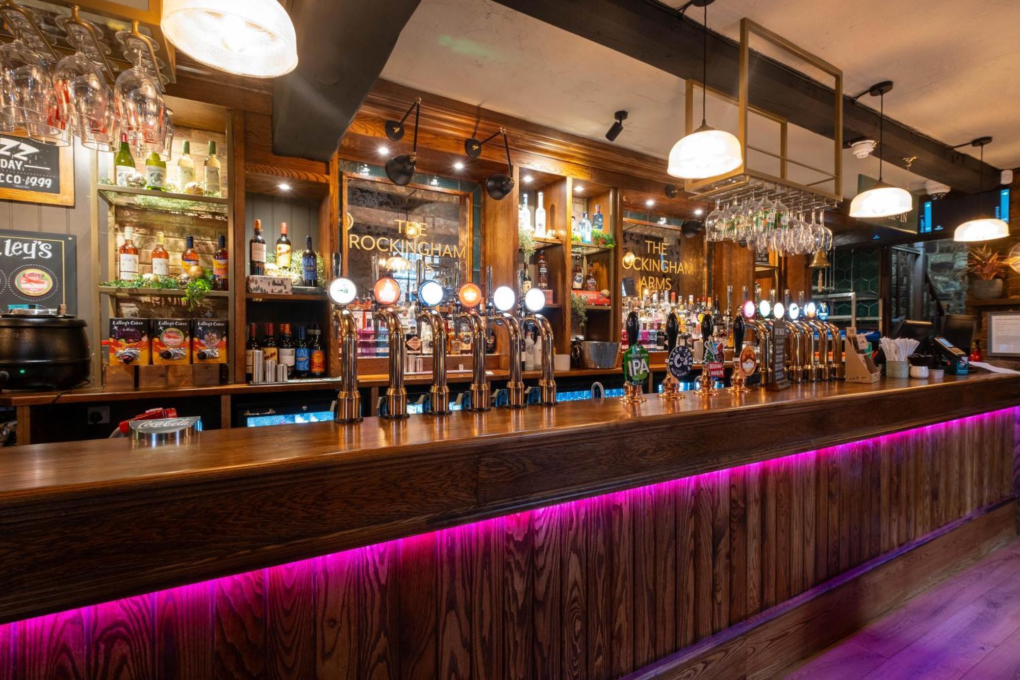Rockingham Arms By Greene King Inns Wentworth  エクステリア 写真