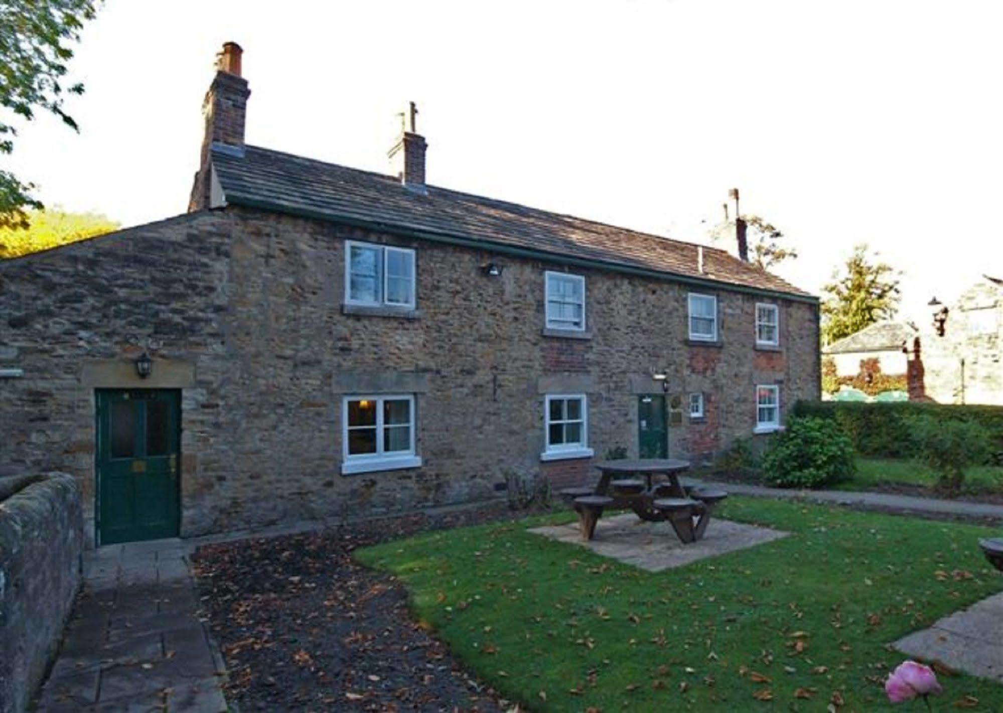 Rockingham Arms By Greene King Inns Wentworth  エクステリア 写真