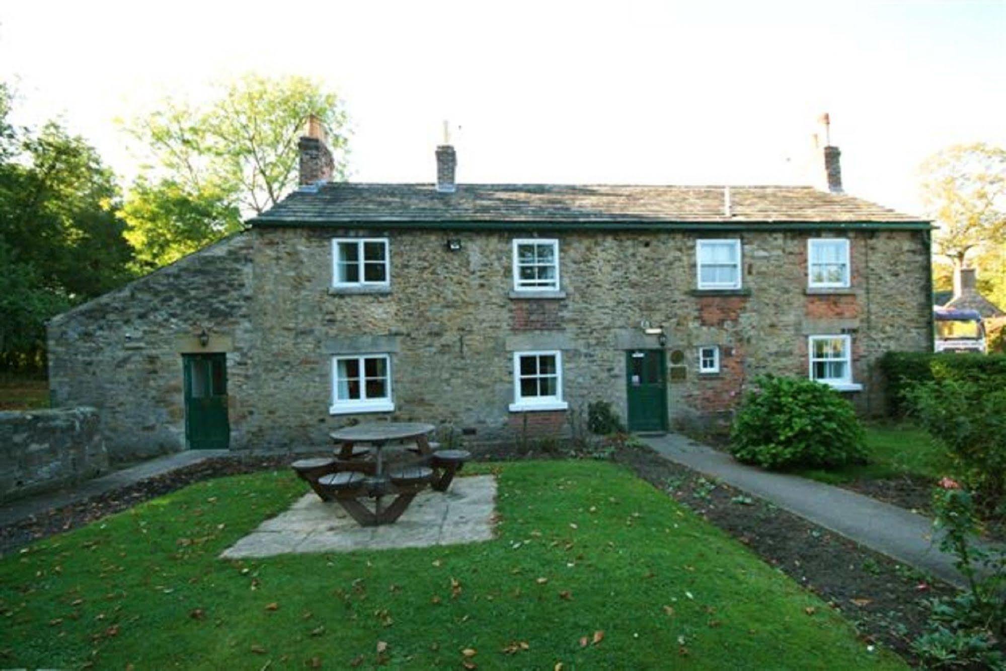 Rockingham Arms By Greene King Inns Wentworth  エクステリア 写真