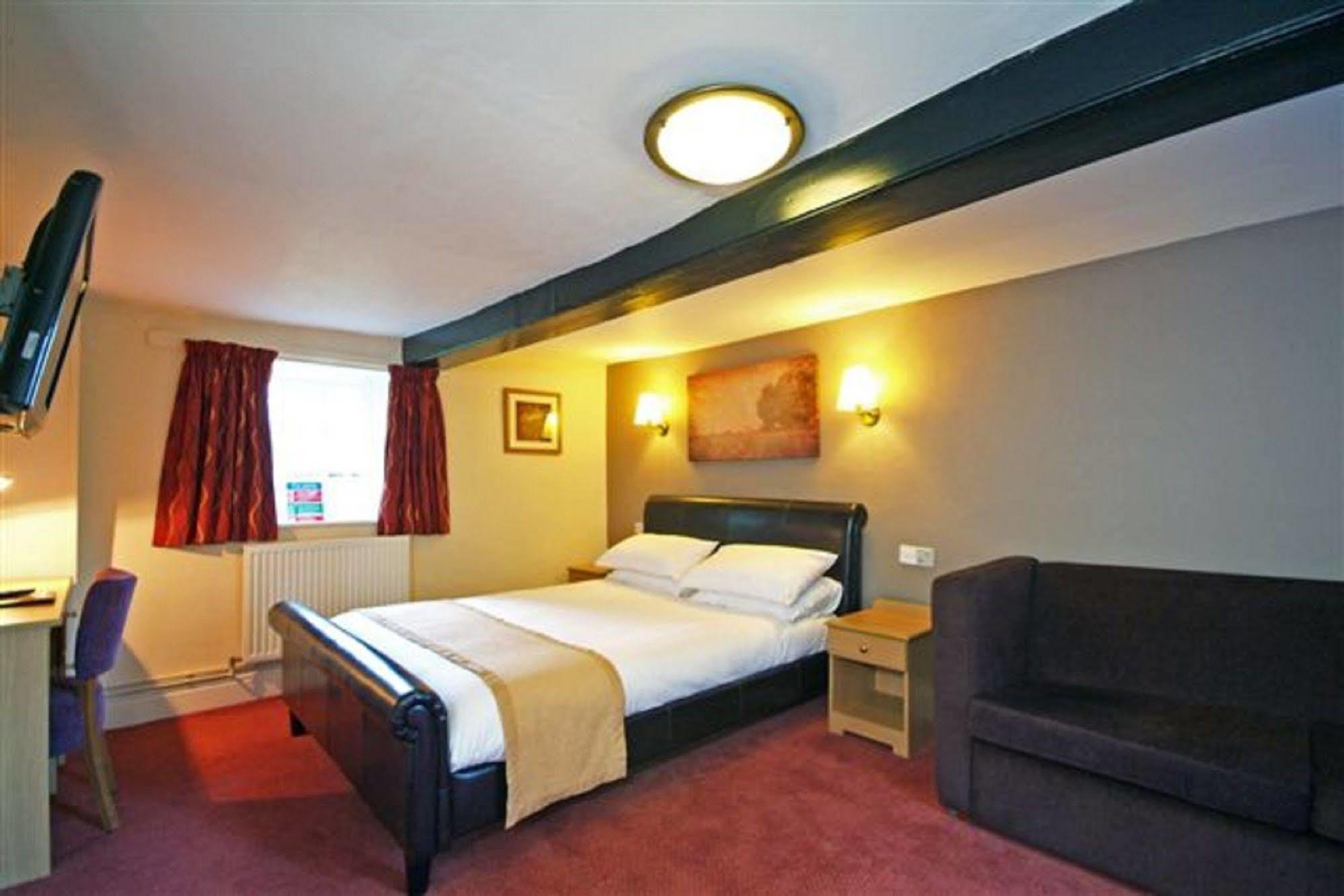 Rockingham Arms By Greene King Inns Wentworth  エクステリア 写真