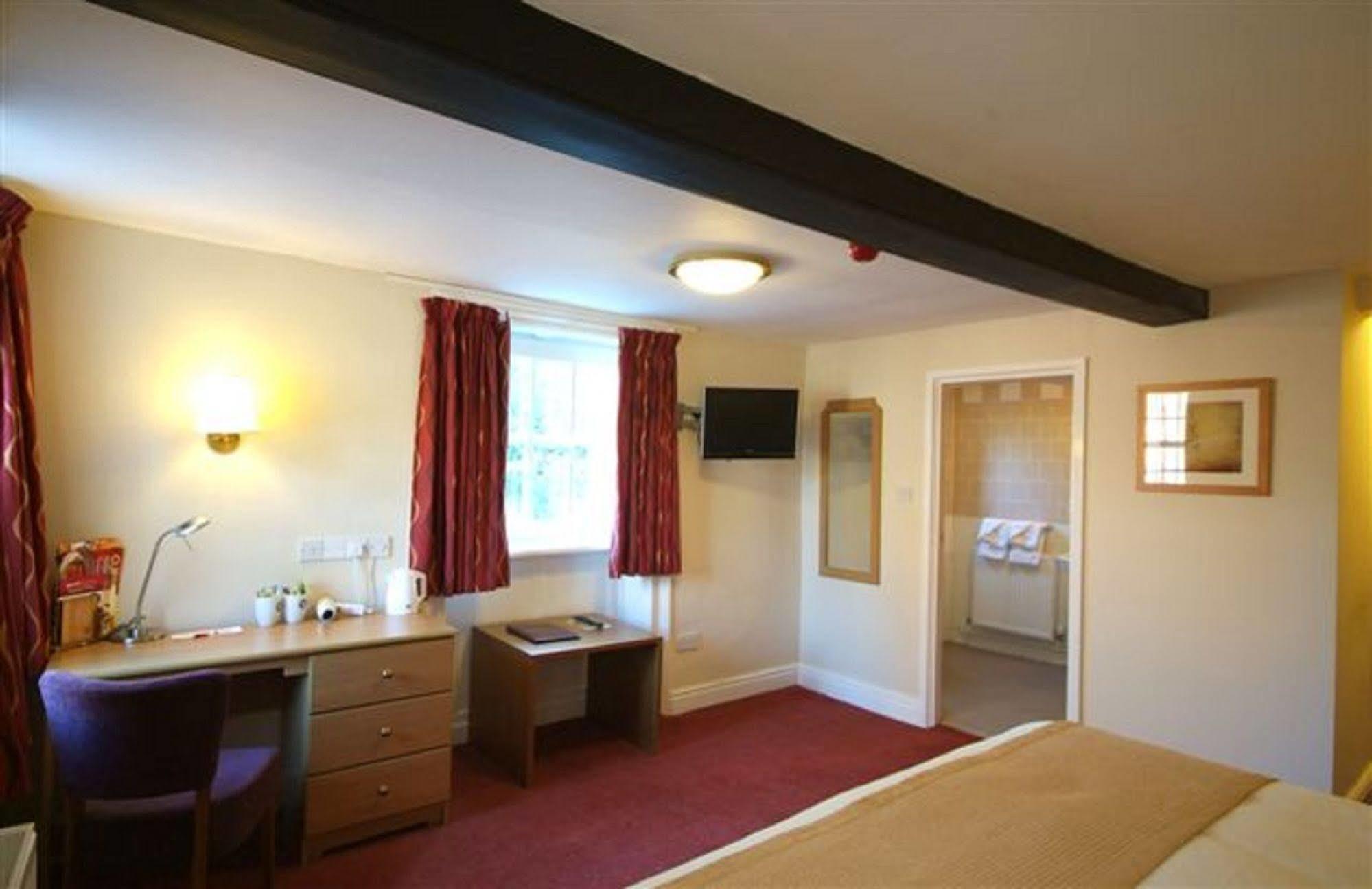 Rockingham Arms By Greene King Inns Wentworth  エクステリア 写真